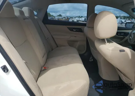 2015 Nissan Altima 2.5 z USA, uszkodzony, nr VIN 1N4AL3AP5FN897178